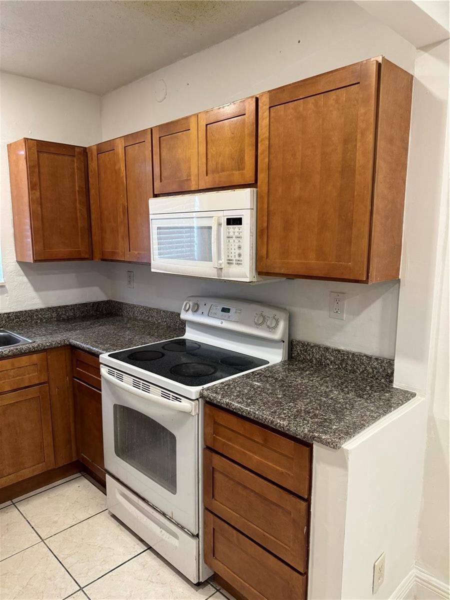 2452 Taylor Street # 204, Hollywood FL 33020 photo 2