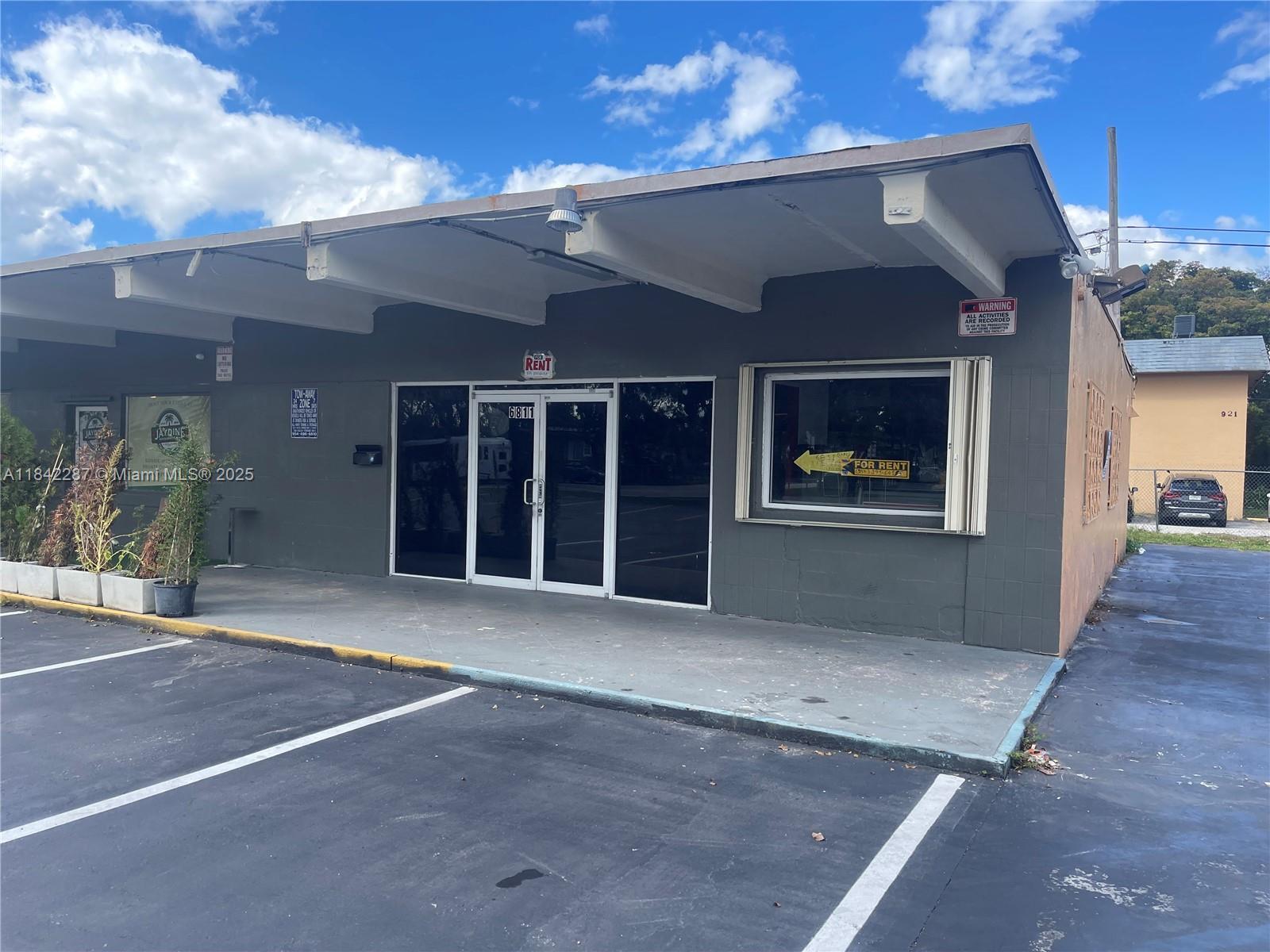 6811 Johnson St, Hollywood FL 33024 photo 2