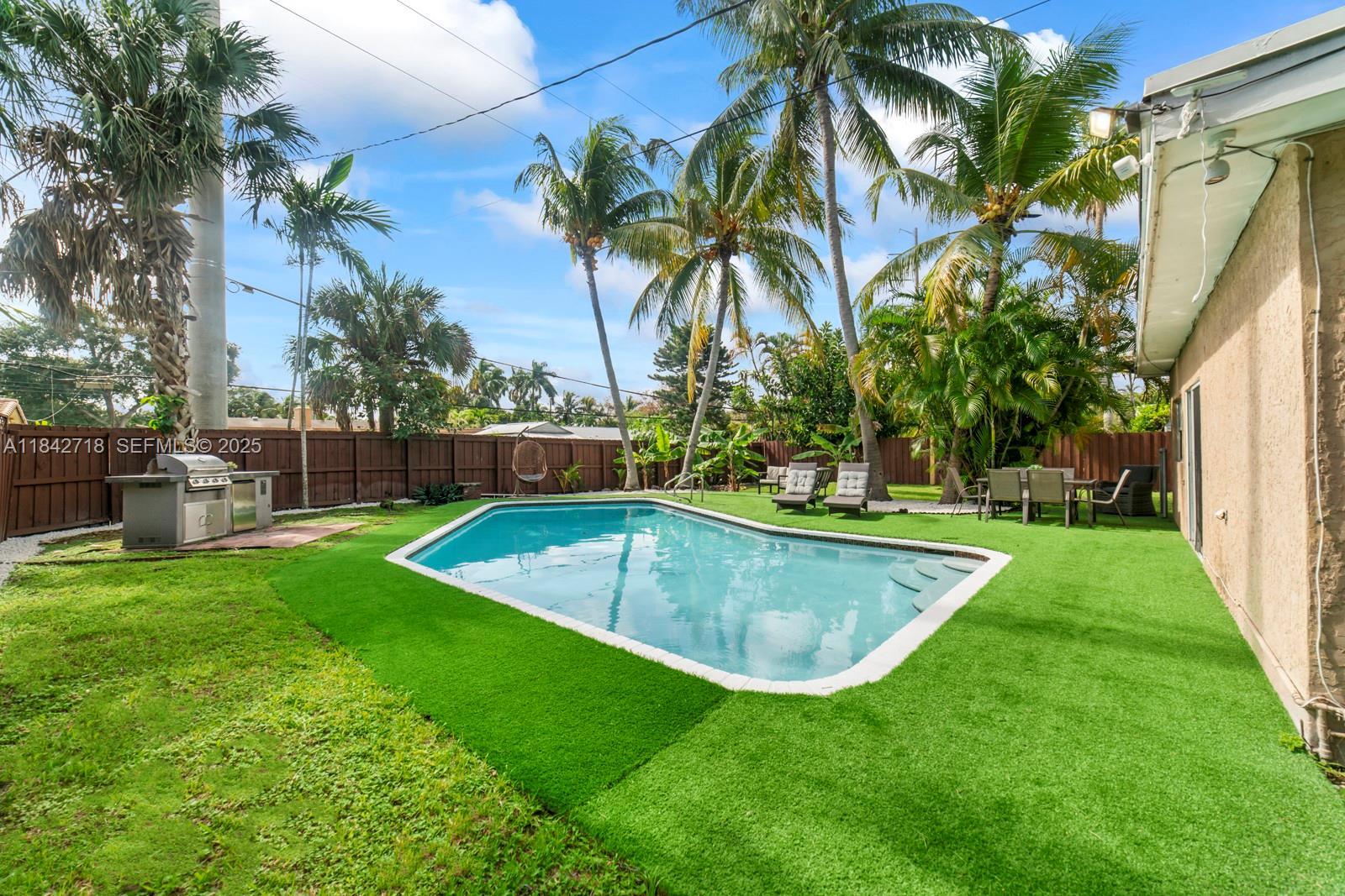 2708 Cleveland St, Hollywood FL 33020 photo 2