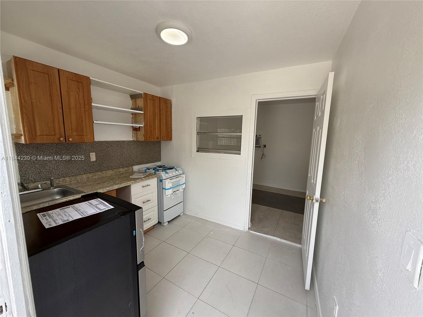 2146 NW 18th terr # C, Miami FL 33125 photo 2