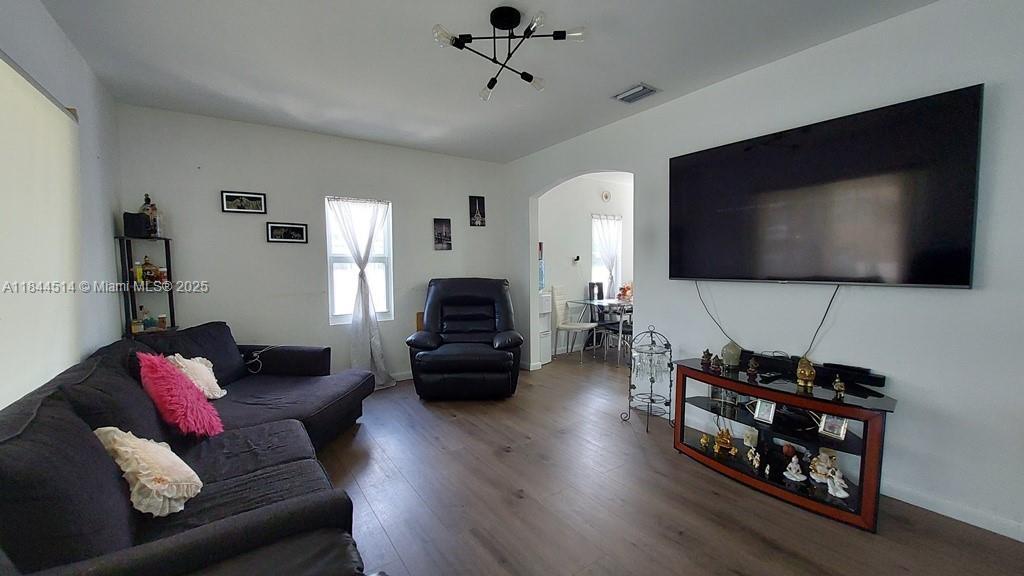 2915 NW 60th St, Miami FL 33142 photo 2