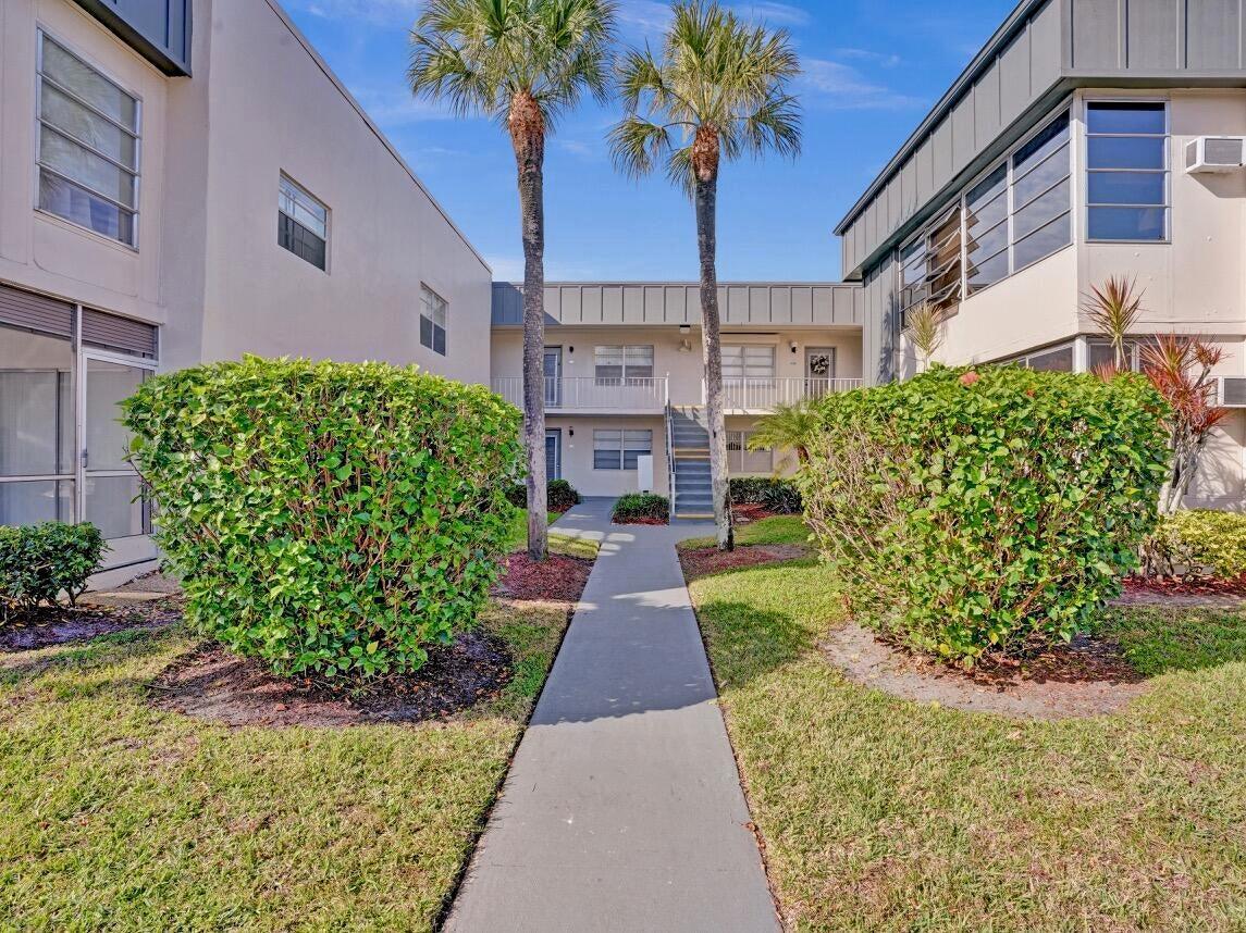 298 Burgundy G, Delray Beach FL 33484 photo 3