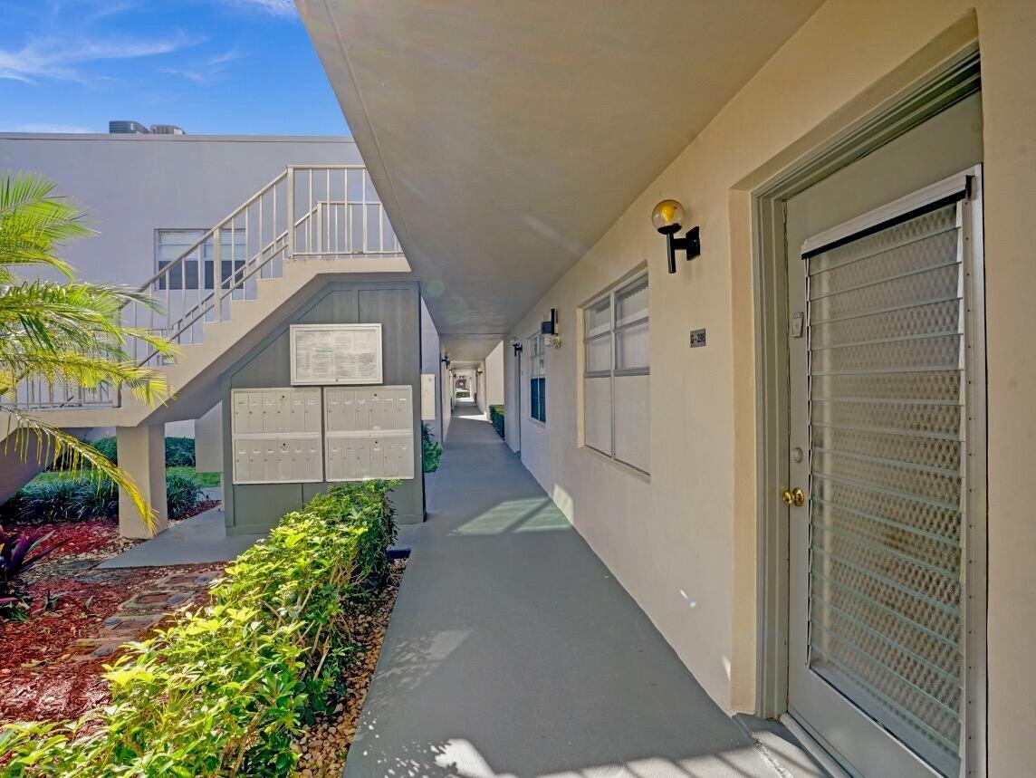 298 Burgundy G, Delray Beach FL 33484 photo 5