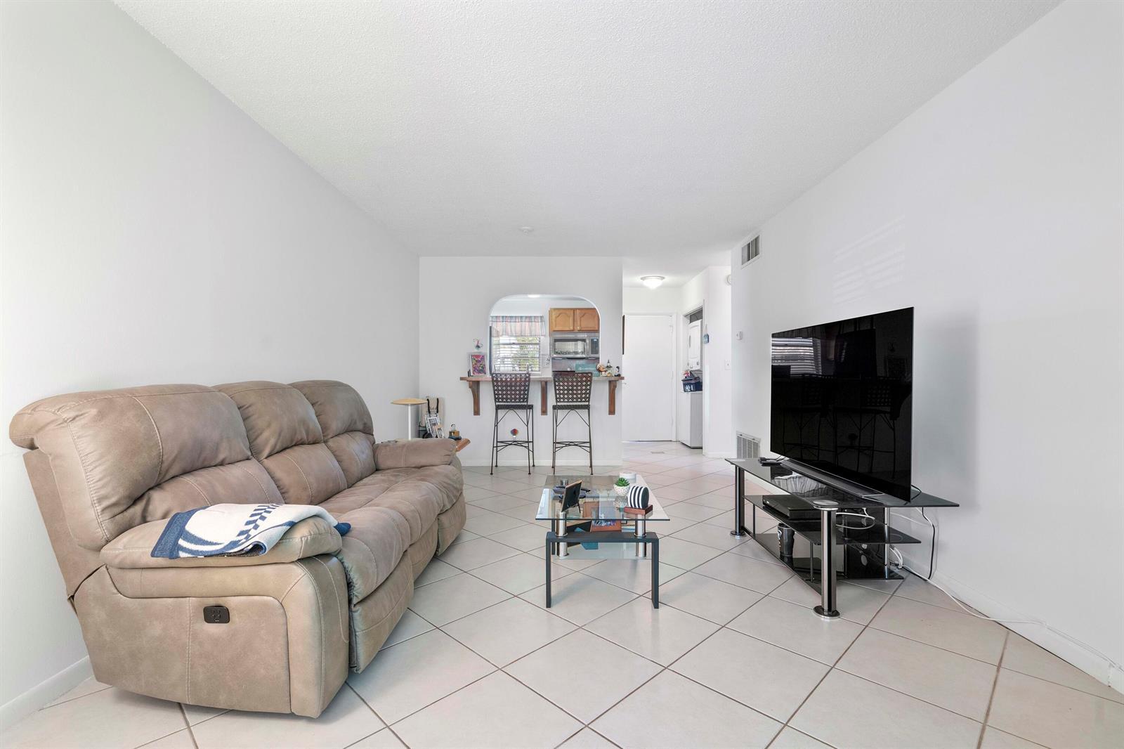 1115 Lake Terrace # 111, Boynton Beach FL 33426 photo 3
