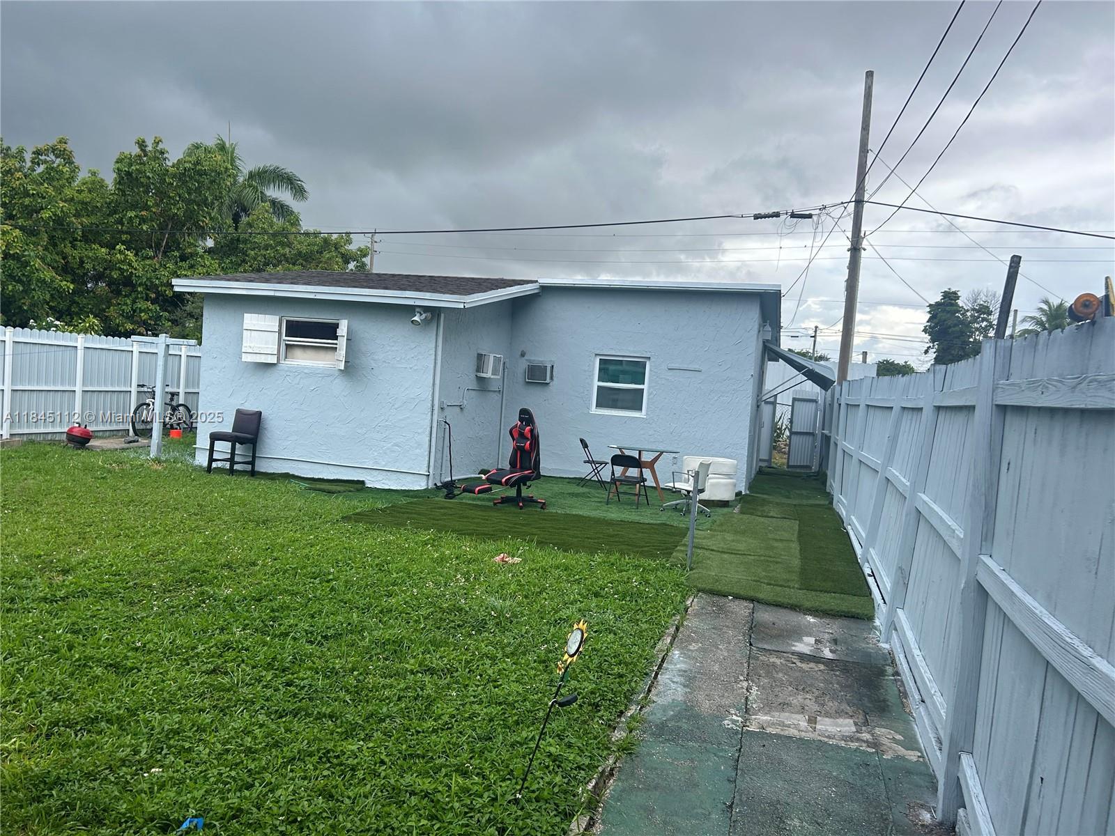 2708 NW 22nd Ct, Miami FL 33142 photo 3