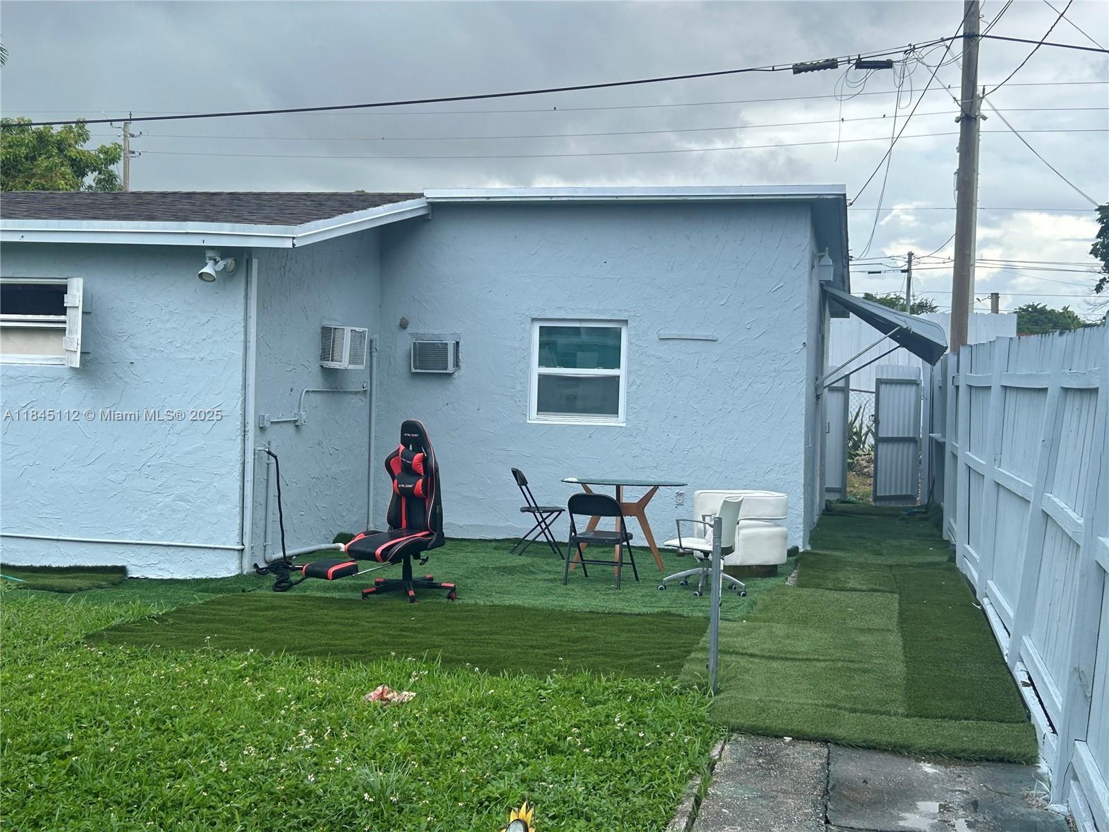 2708 NW 22nd Ct, Miami FL 33142 photo 4