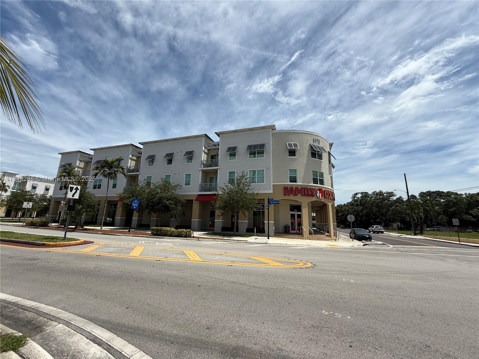 South Miami, FL 33143 photo 2