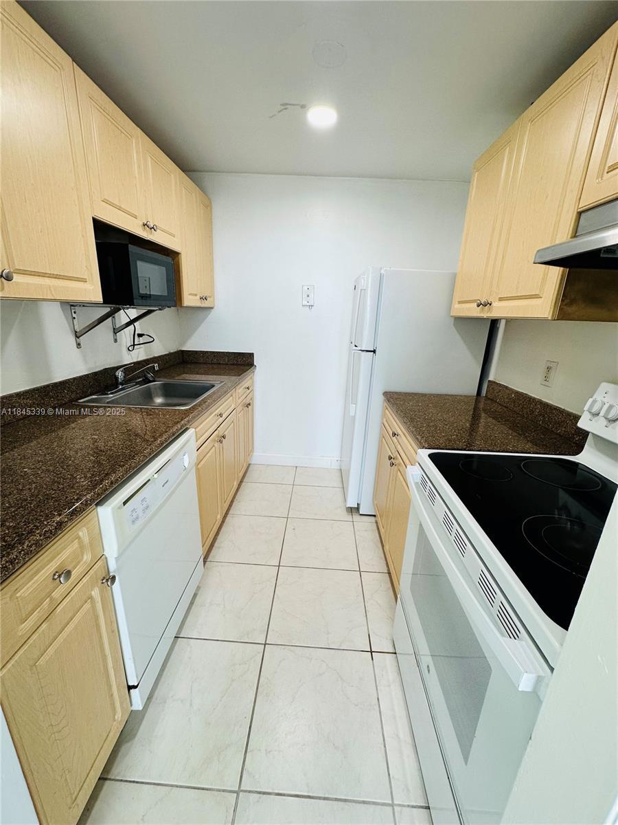2020 NE 135th St # 807, North Miami FL 33181 photo 5