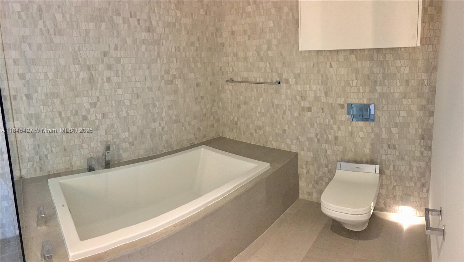 88 SW 7th St # 2305, Miami FL 33130 photo 4