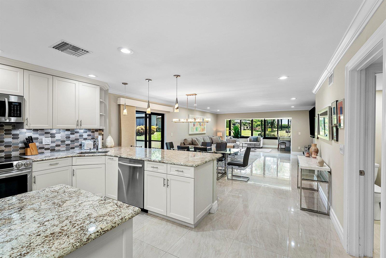 18 Westgate Lane # A, Boynton Beach FL 33436