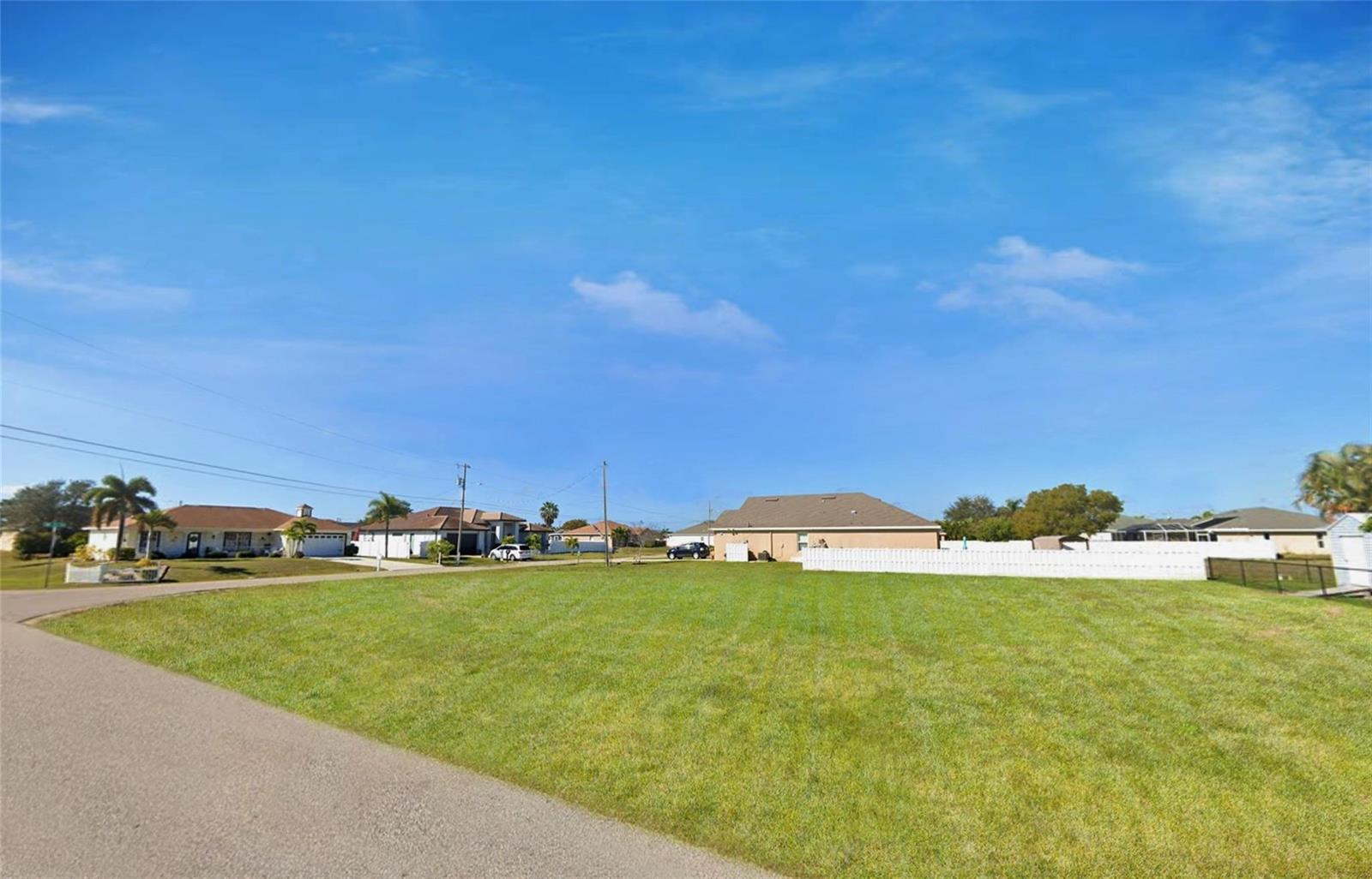 2101 SW 25th Terr Cape, FL 33914