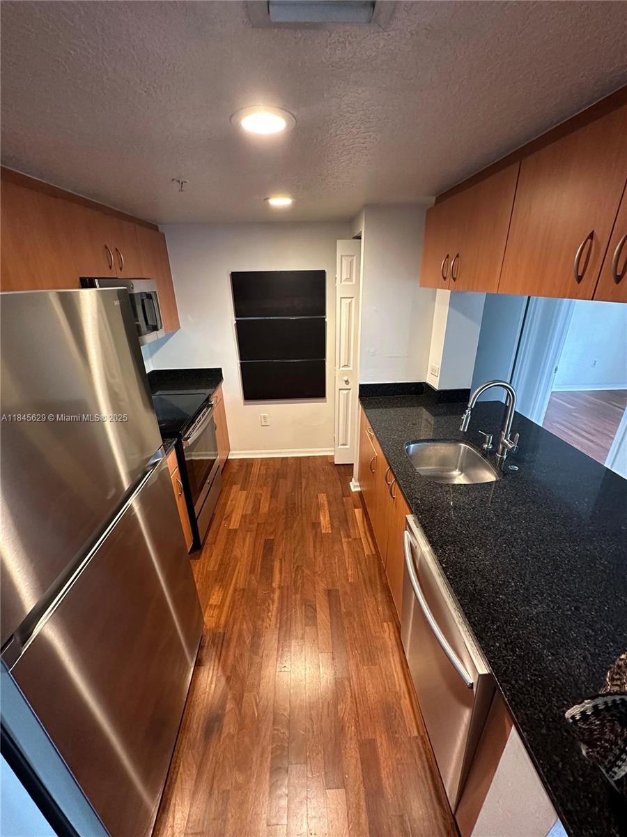 816 NW 11th St # 505, Miami FL 33136 photo 3