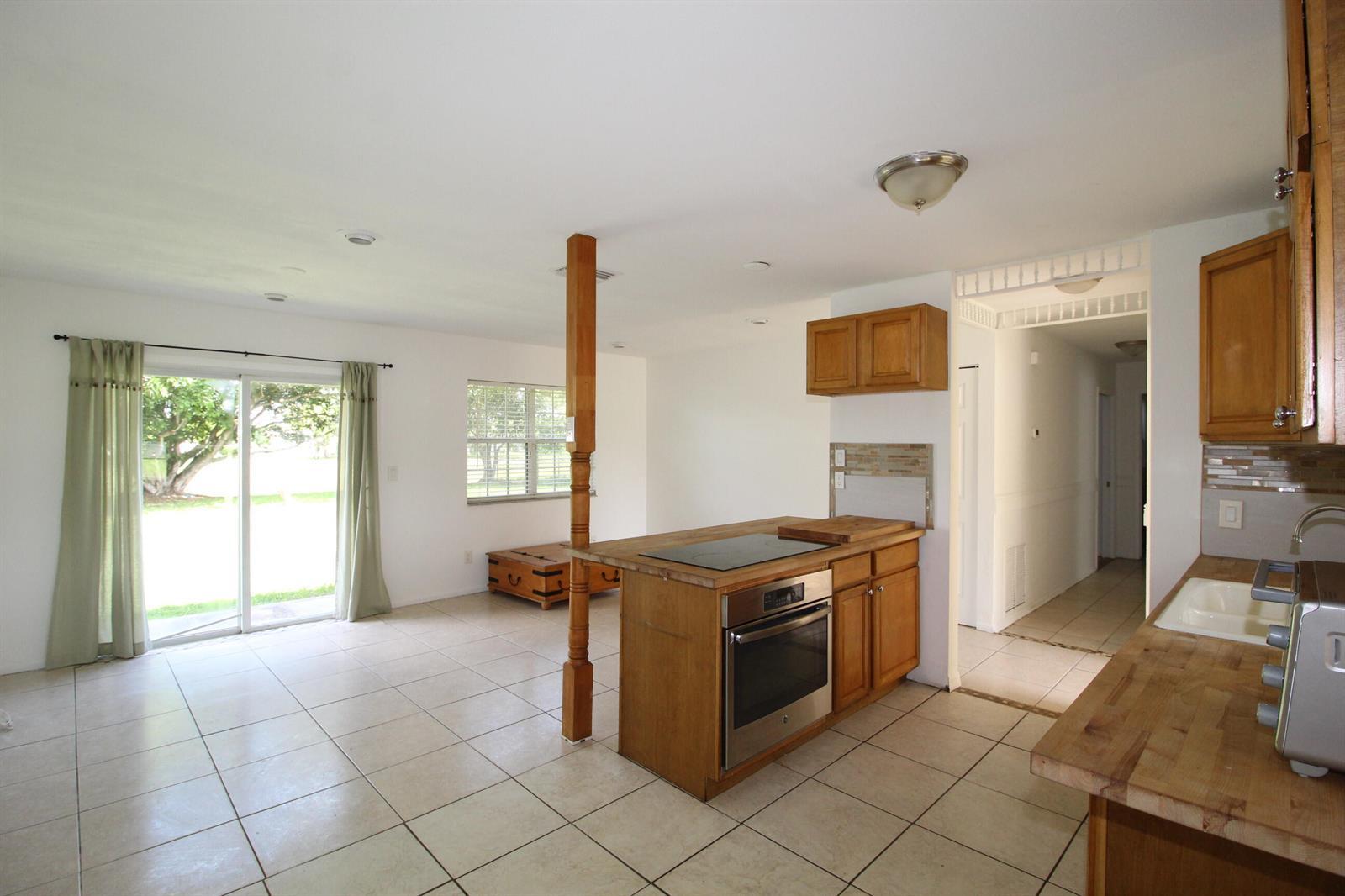 2022 SE West     Dunbrooke Circle SE, Port St. Lucie FL 34952 photo 3
