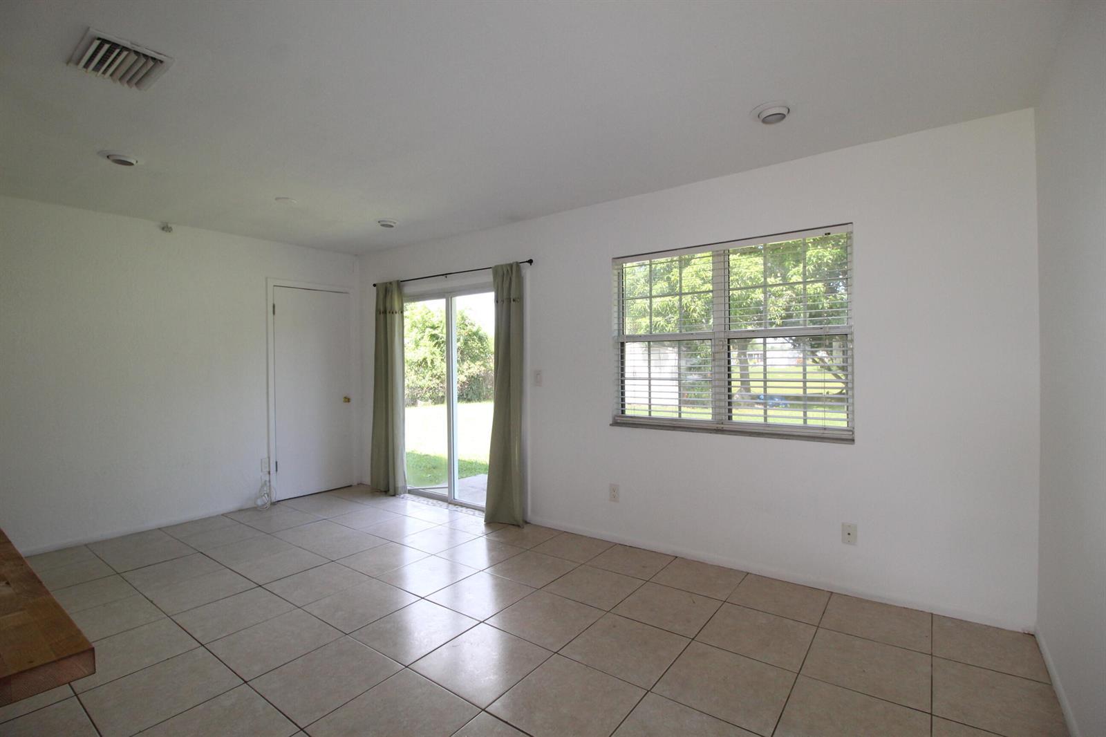 2022 SE West     Dunbrooke Circle SE, Port St. Lucie FL 34952 photo 4