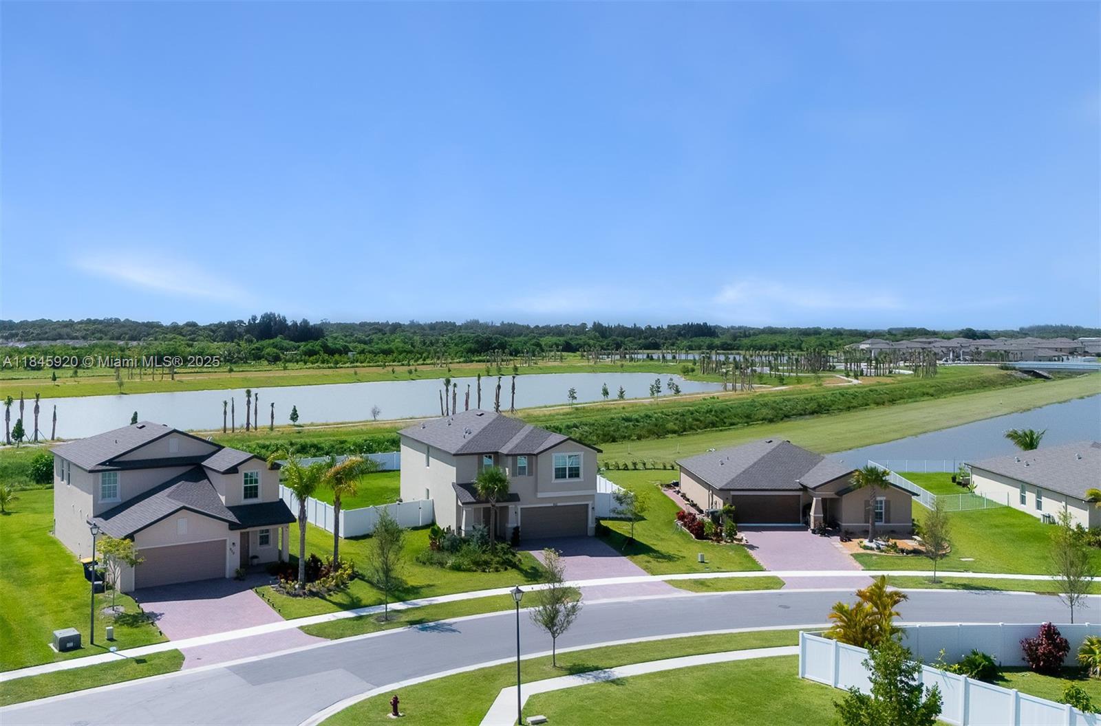 952 Bent Creek Dr, Fort Pierce FL 34947 photo 3