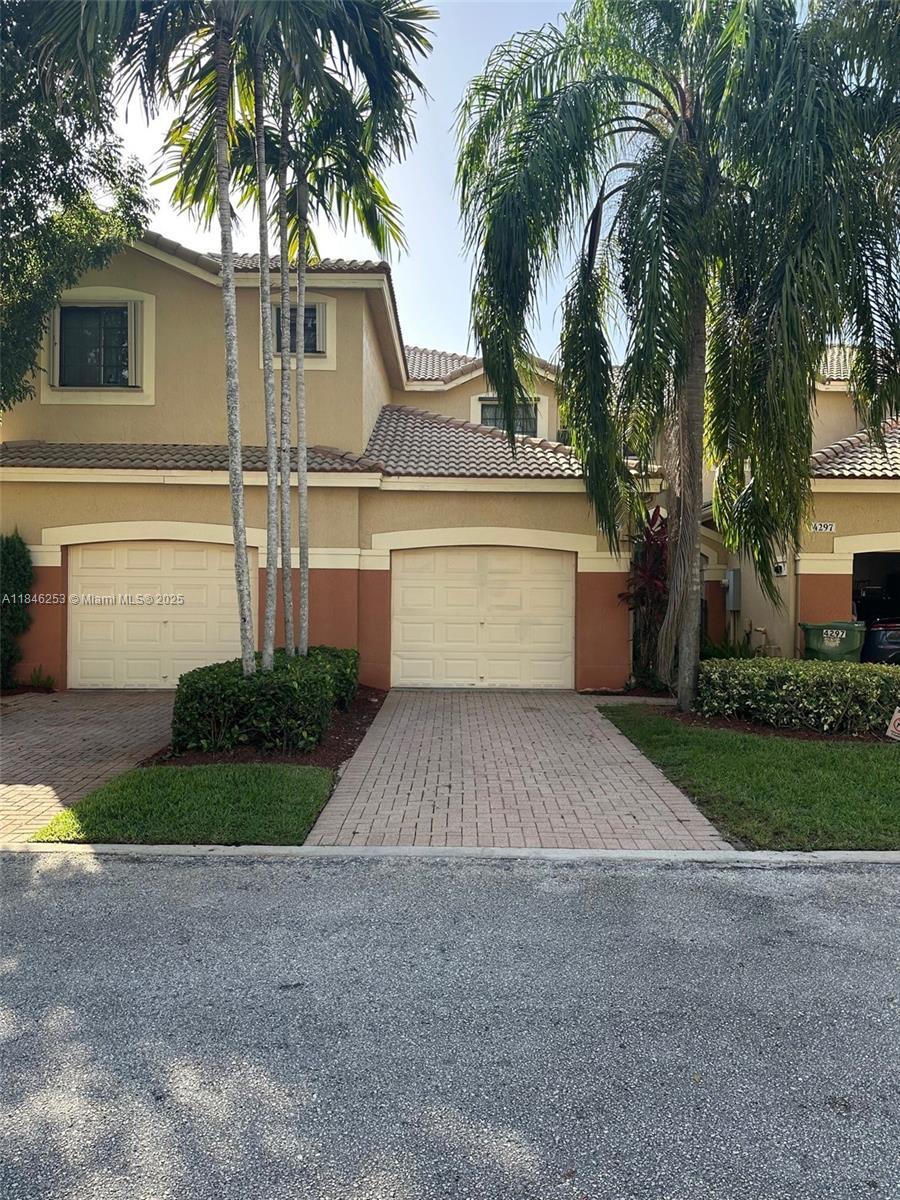 4295 Vineyard Cir, Weston FL 33332