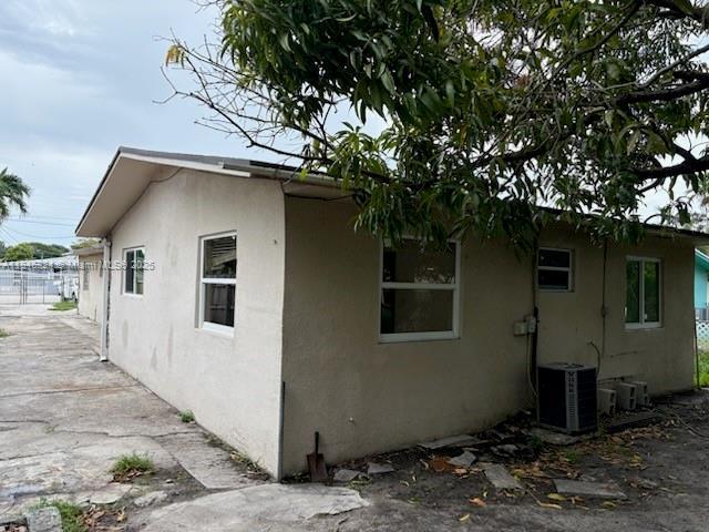 Miami, FL 33142 photo 3