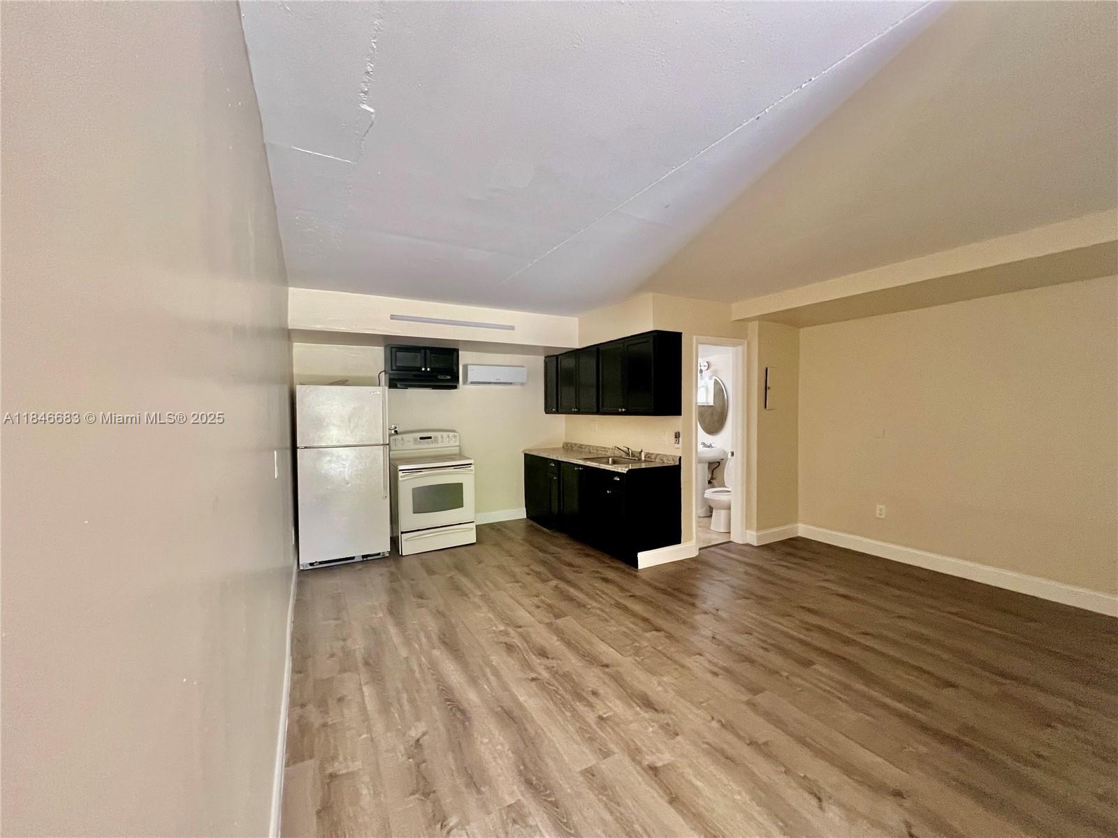 42 NW 7th Ave # 1, Homestead FL 33030 photo 2