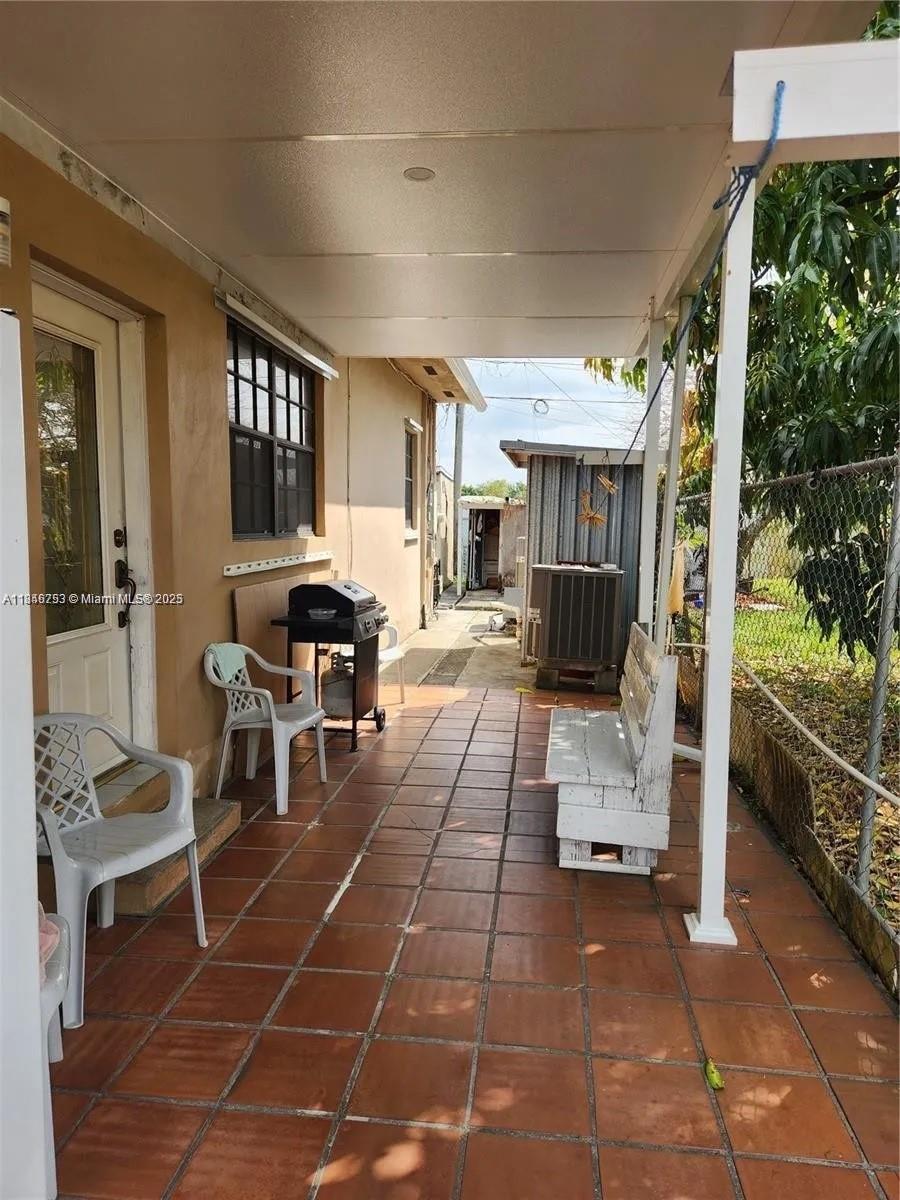 250 E 17th St, Hialeah FL 33010 photo 4