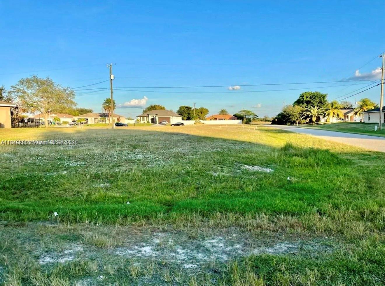 2117 NE 9th PL, Cape Coral FL 33909 photo 2