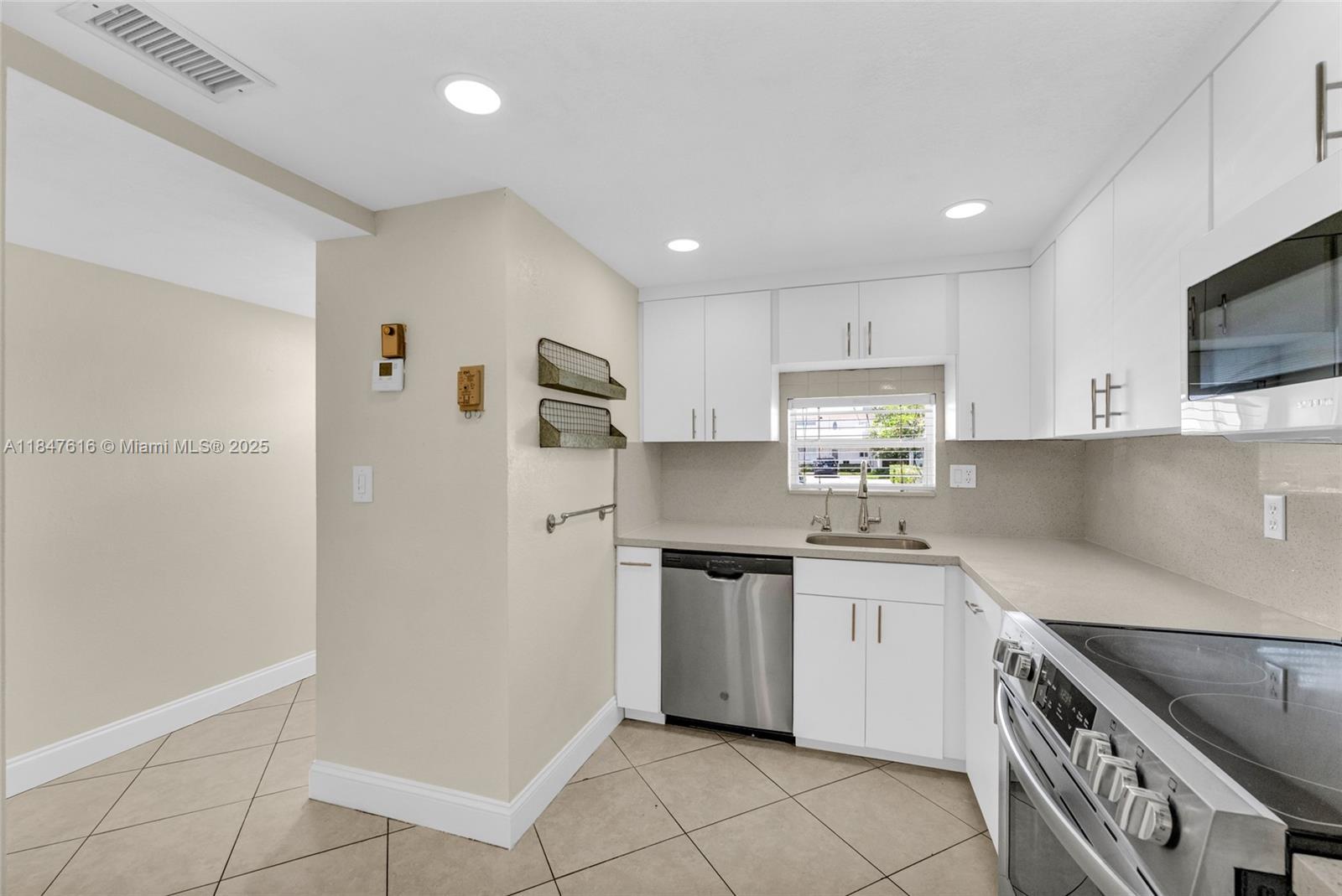 681 S Hollybrook Dr # 109, Pembroke Pines FL 33025 photo 3