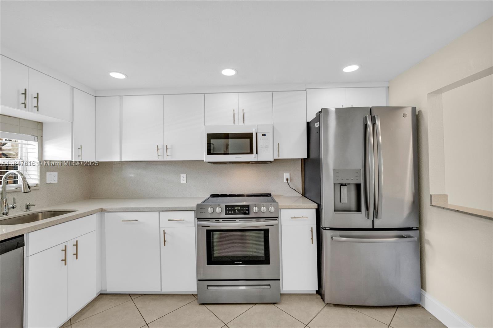 681 S Hollybrook Dr # 109, Pembroke Pines FL 33025 photo 4