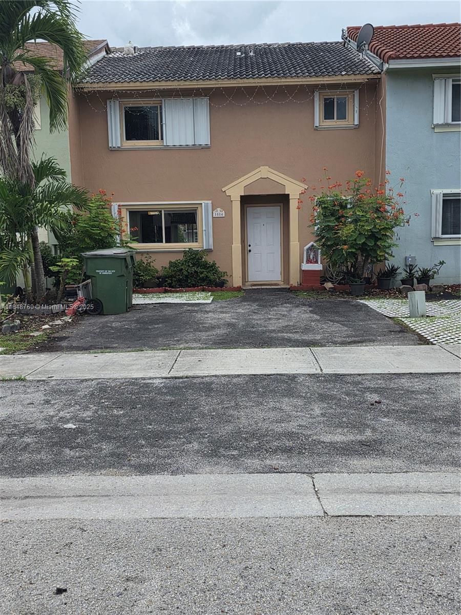 1084 SE 13th Ave, Homestead FL 33035 photo 2