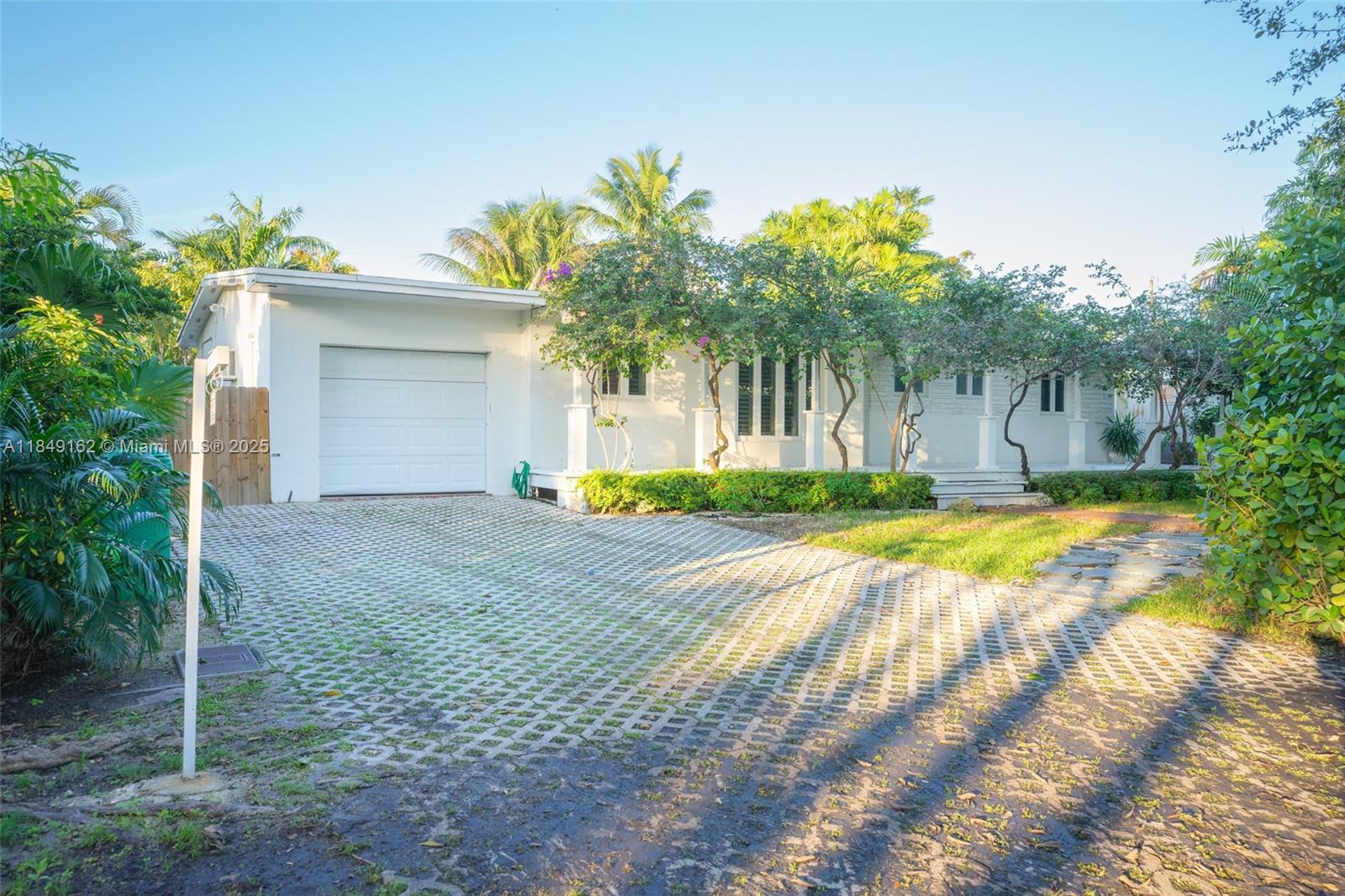 355 Redwood Ln, Key Biscayne FL 33149 photo 2