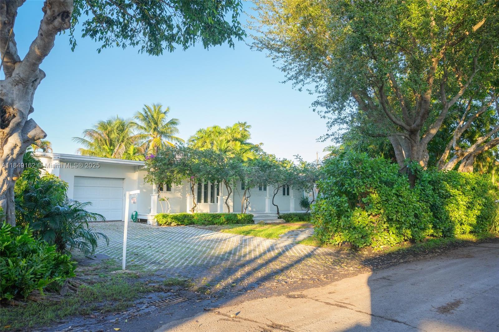 355 Redwood Ln, Key Biscayne FL 33149 photo 3