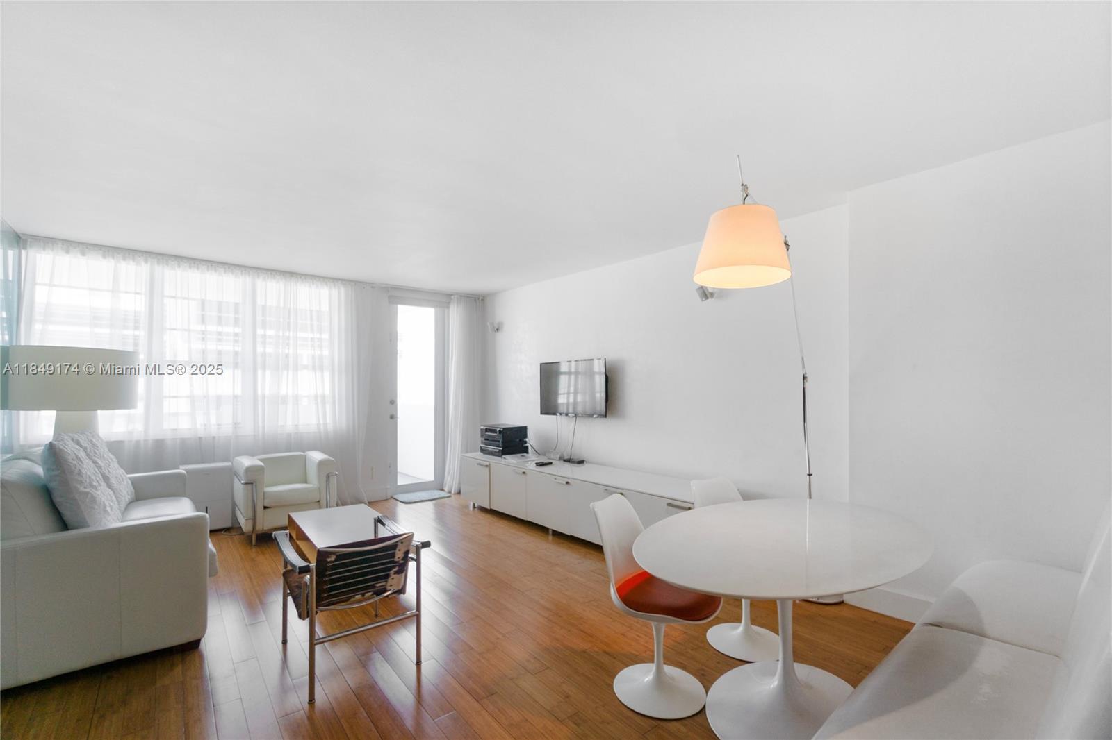100 Lincoln Rd # 923, Miami Beach FL 33139 photo 2
