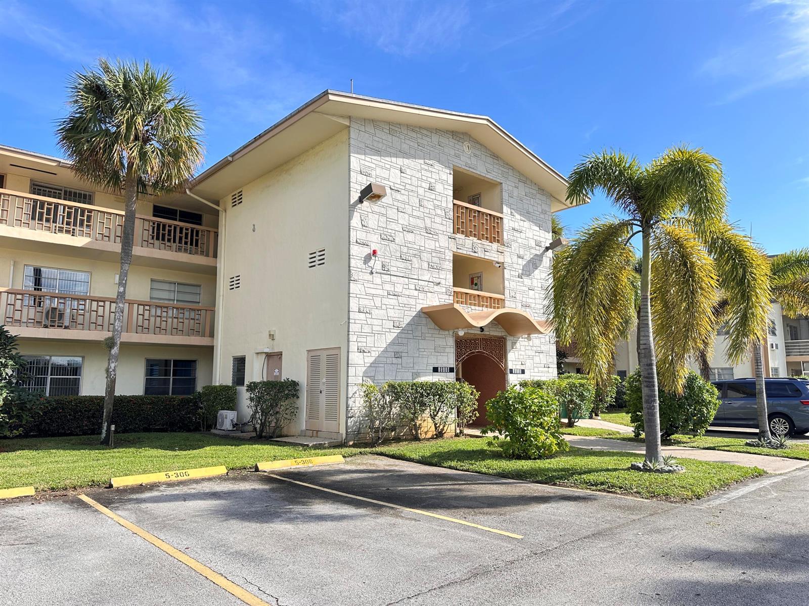 17001 NE 13th Avenue # 205, Miami FL 33162