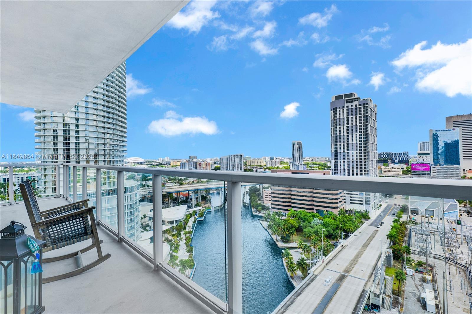 185 SW 7th St # 1901, Miami FL 33130 photo 2
