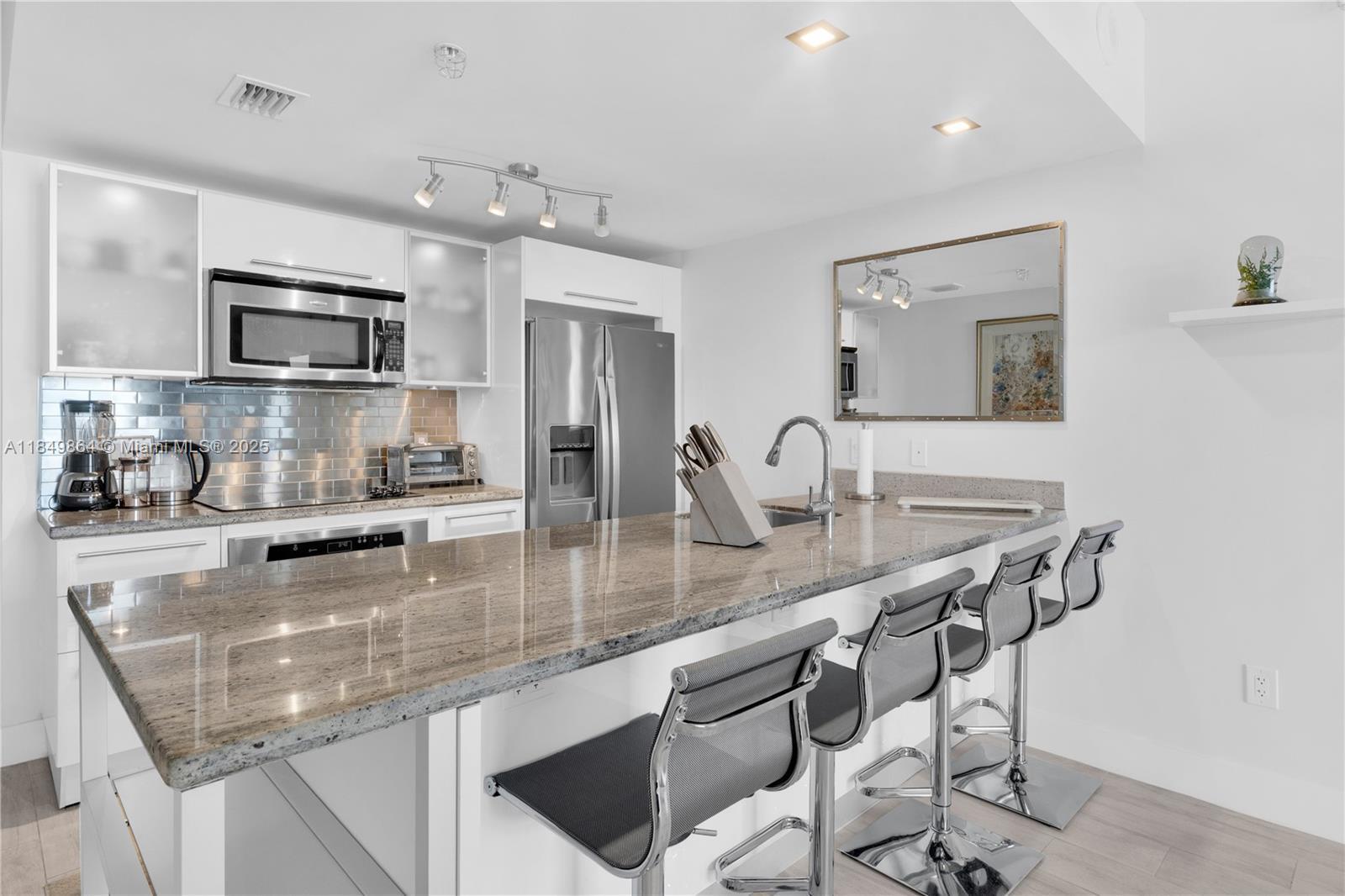 185 SW 7th St # 1901, Miami FL 33130 photo 3