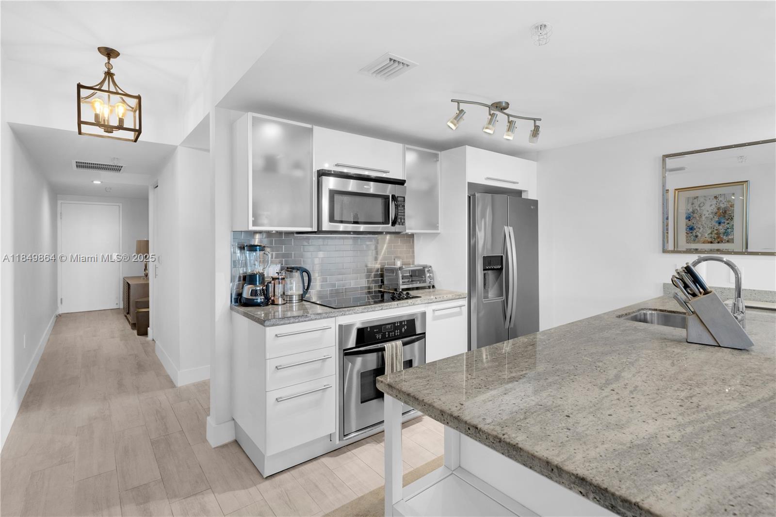 185 SW 7th St # 1901, Miami FL 33130 photo 4