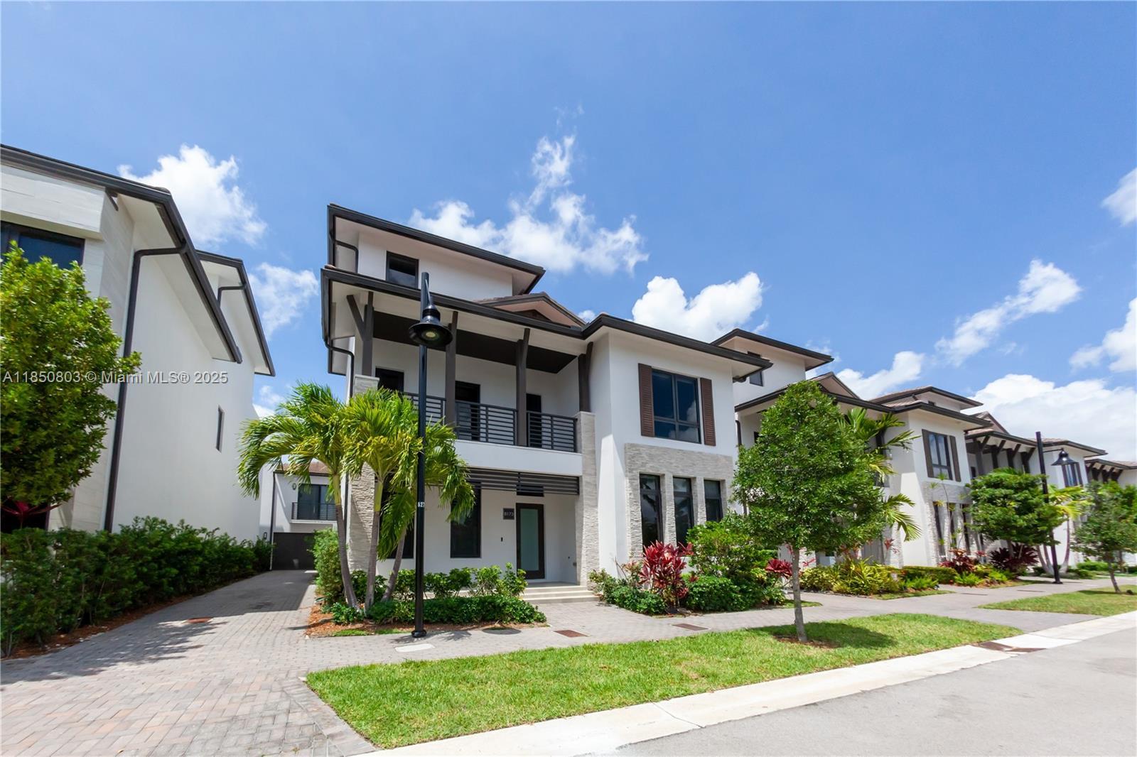 8173 NW 47th Ter, Doral FL 33166 photo 2