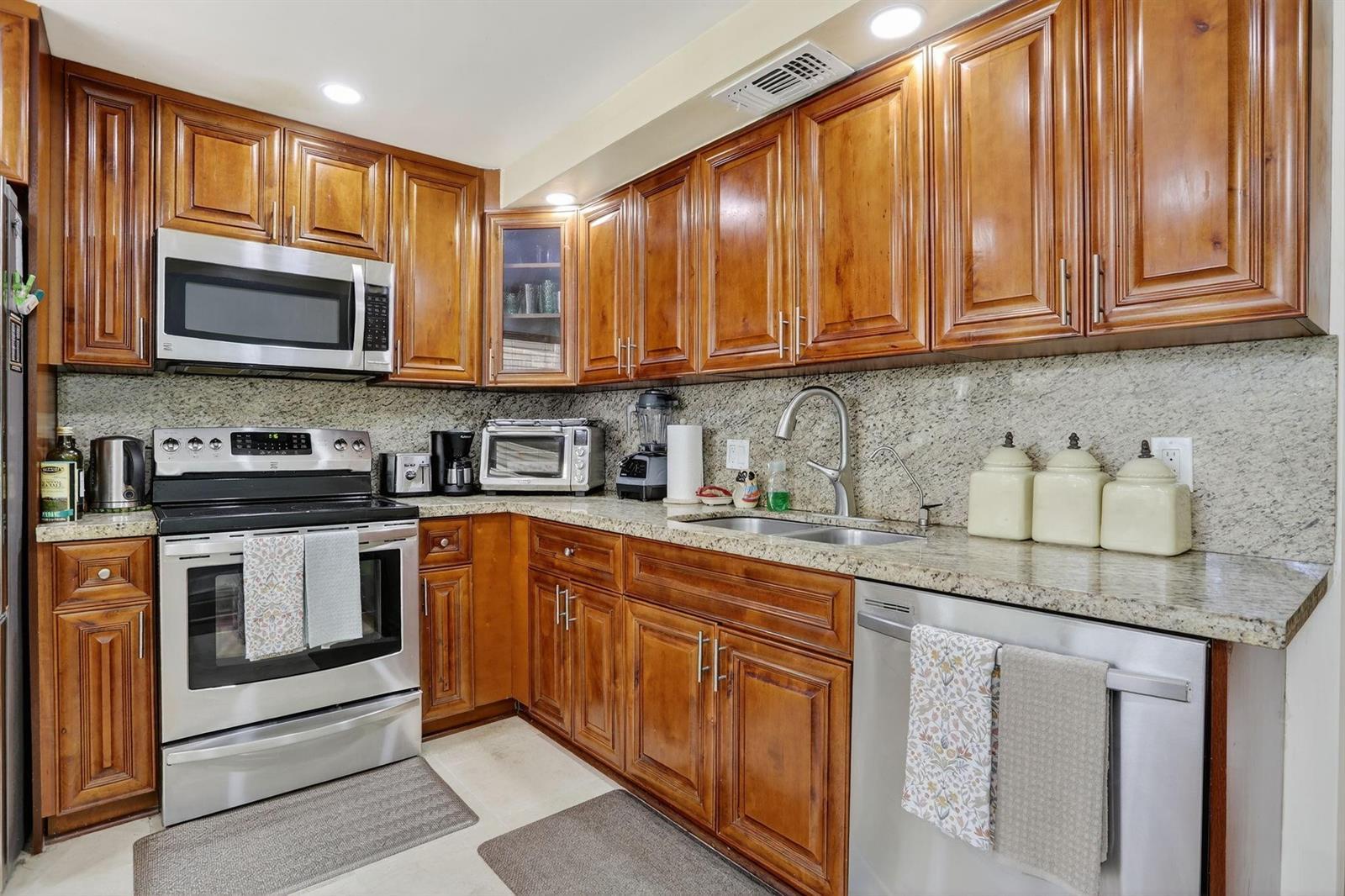 2403 Antigua Circle # B2, Coconut Creek FL 33066 photo 5
