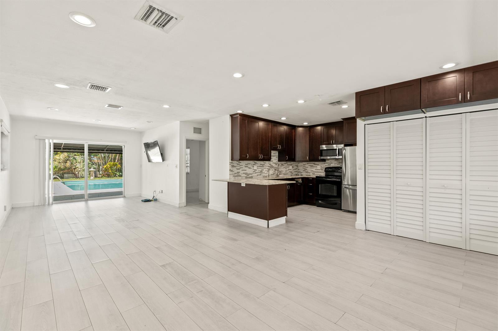 1637 N Victoria Park Road, Fort Lauderdale FL 33305 photo 2