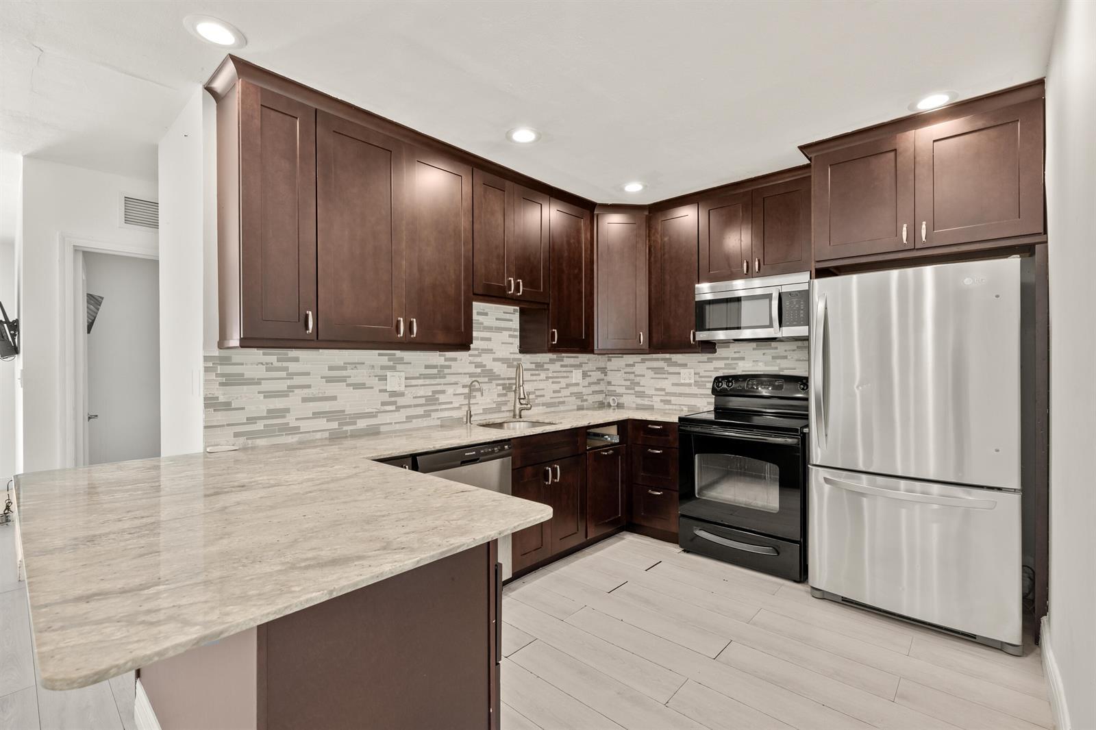 1637 N Victoria Park Road, Fort Lauderdale FL 33305 photo 3