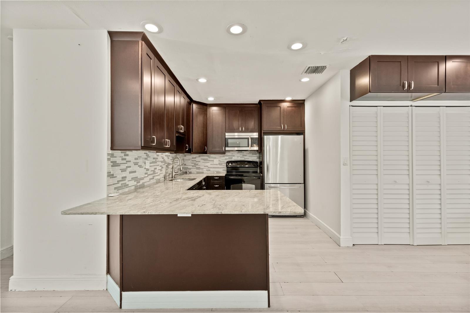 1637 N Victoria Park Road, Fort Lauderdale FL 33305 photo 4