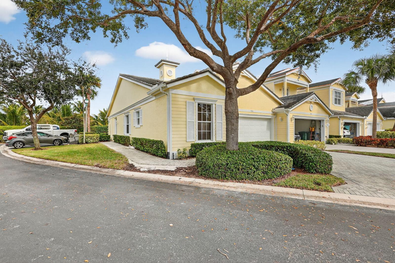 906 Mariner Bay Boulevard, Hutchinson Island FL 34949 photo 2