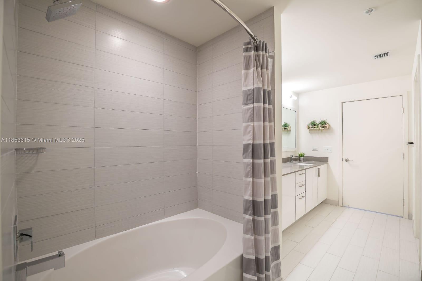 999 SW 1st Ave # 1715, Miami FL 33130 photo 4