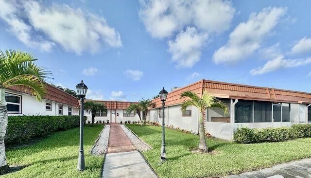 162 Waterford G, Delray Beach FL 33446 photo 2