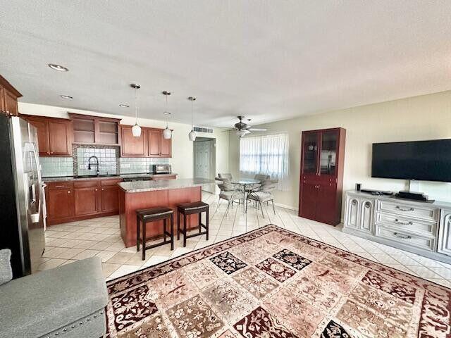 162 Waterford G, Delray Beach FL 33446 photo 3