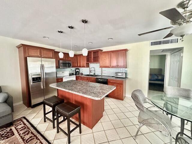 162 Waterford G, Delray Beach FL 33446 photo 4