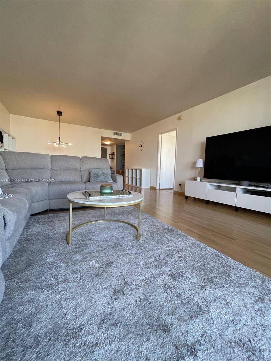 Hallandale Beach, FL 33009 photo 2