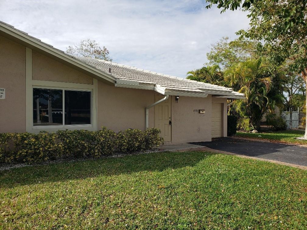 4392 Riverside Drive, Coral Springs FL 33065 photo 2