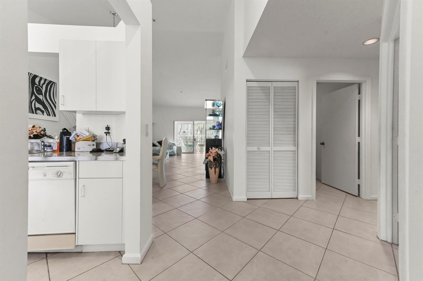 5952 Regal Glen Drive # 207, Boynton Beach FL 33437 photo 2