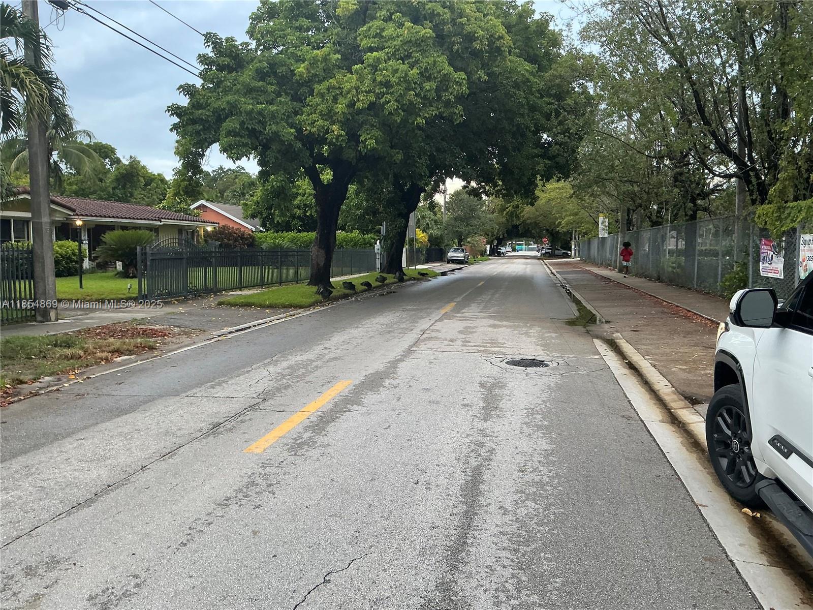 1855 NW 32nd St, Miami FL 33142 photo 3
