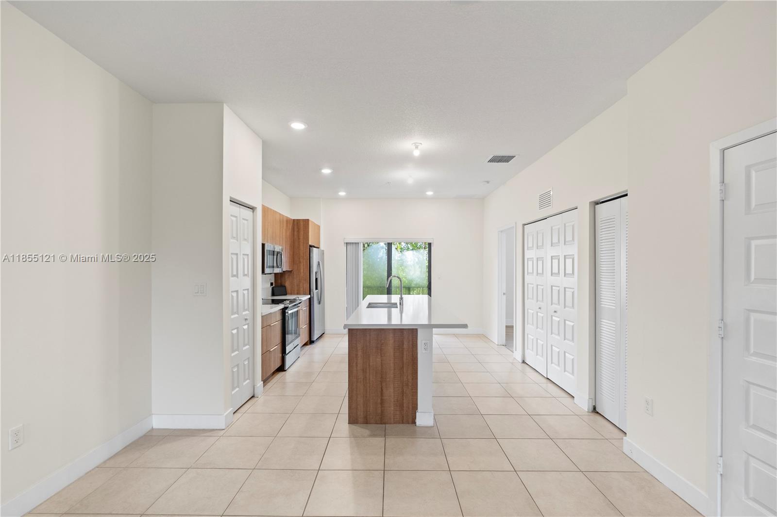 7831 NW 104th Ave # 22, Doral FL 33178 photo 2