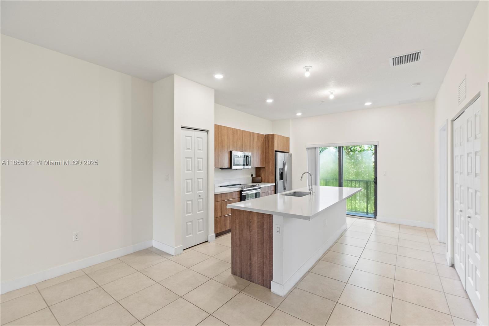 7831 NW 104th Ave # 22, Doral FL 33178 photo 3